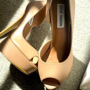Steve Madden blush peep toed leather heels